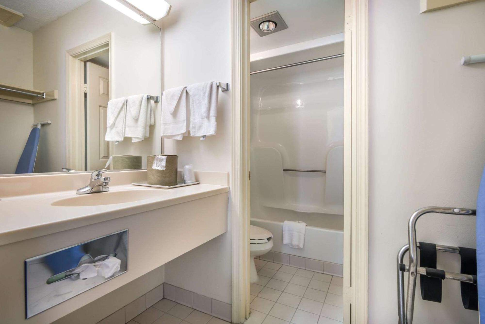 Quality Inn Little Creek Вирджиния-Бич Экстерьер фото